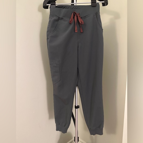 Figs matching set: XS Catarina top and Small Petite high waisted Zamora pants - Picture 3 of 3